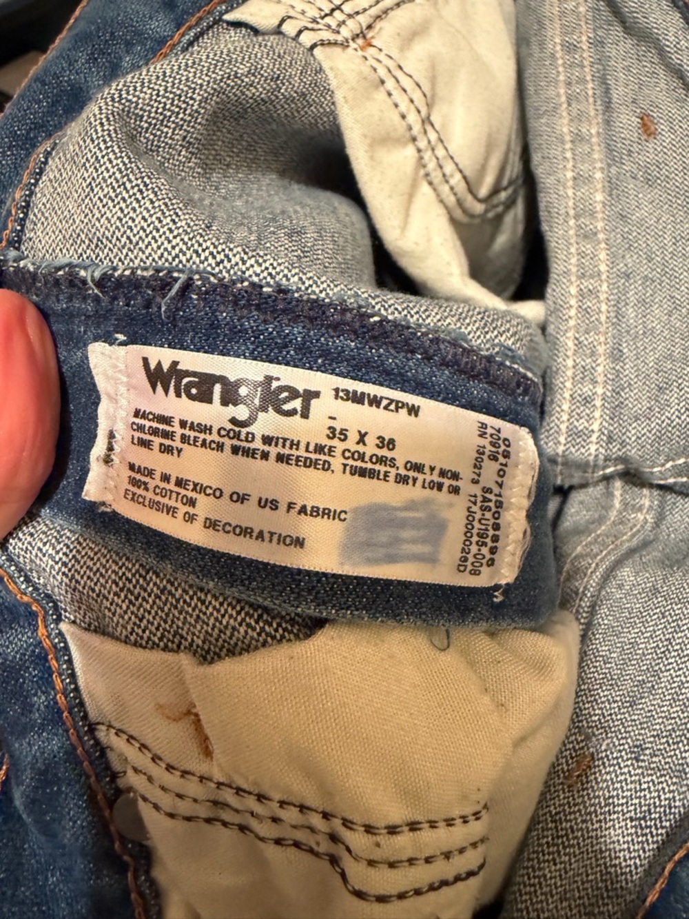 Wrangler Men’s Jeans mid wash size 35x36 - Picture 4 of 4